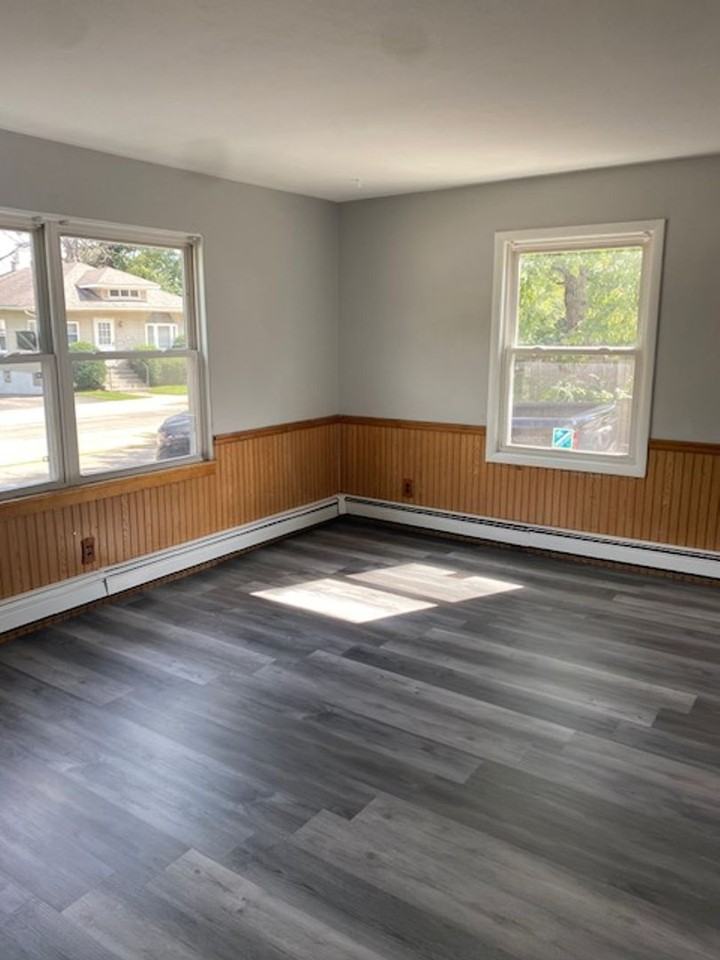 319 N Center St - Photo 2 of 8