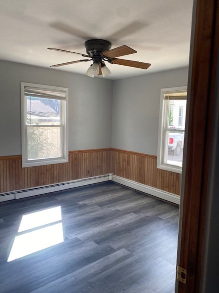 319 N Center St - Photo 3 of 8