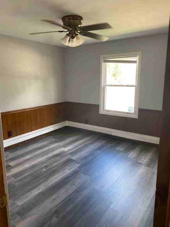 319 N Center St - Photo 4 of 8
