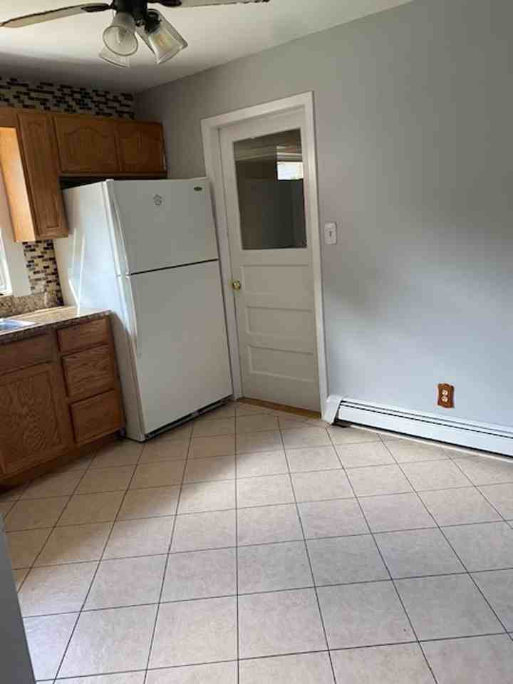 319 N Center St - Photo 6 of 8