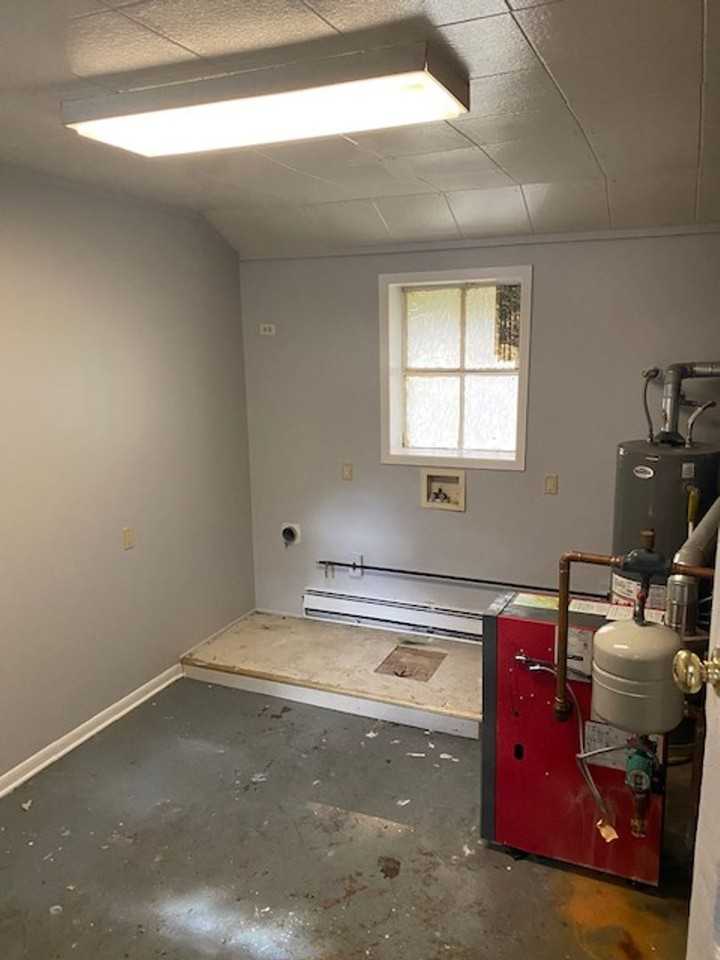 319 N Center St - Photo 7 of 8