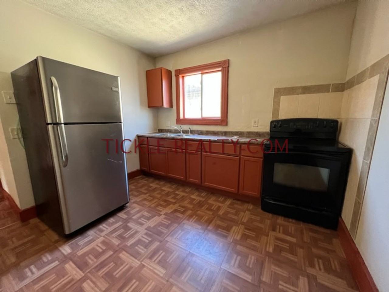 555 Garson Ave - Photo 2 of 5