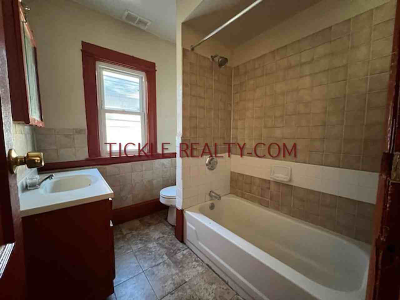 555 Garson Ave - Photo 3 of 5