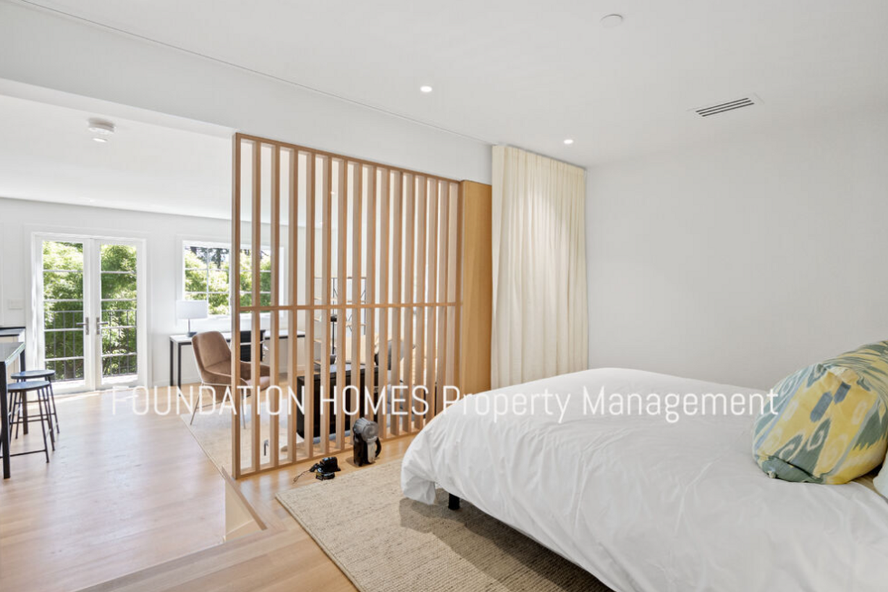 215A Molino Ave - Photo 3 of 18