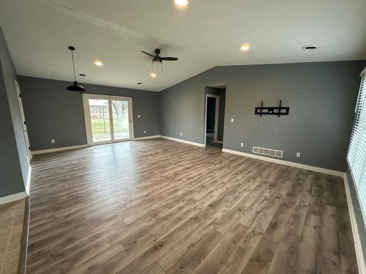 6022 Oakpoint Rd - Photo 3 of 19