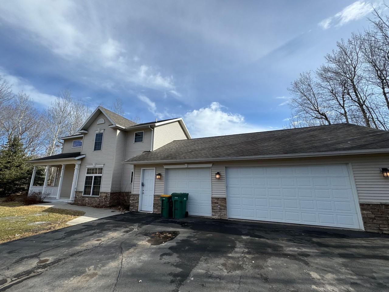 2802 Parkwood Ln - Photo 2 of 35