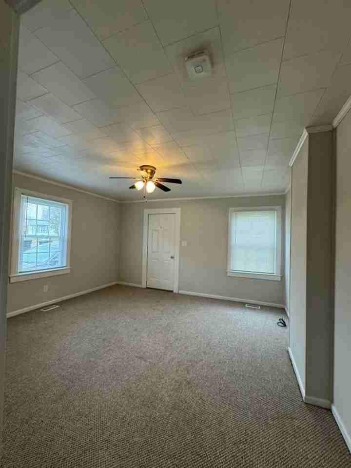 421/423 Queen Ann St - Photo 3 of 8