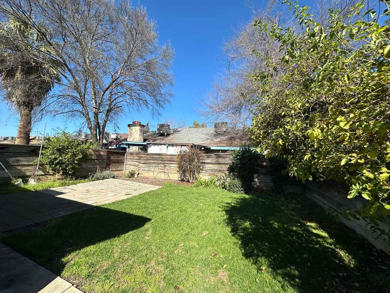 840 E Harold Ave - Photo 2 of 30