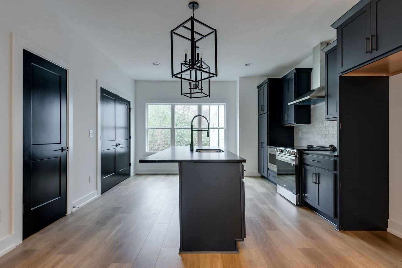 862 W Sharpe Ave #4 - Photo 6 of 31