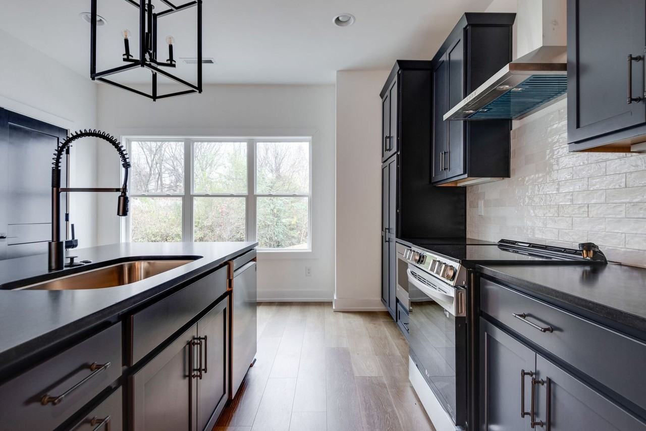 862 W Sharpe Ave #4 - Photo 7 of 31