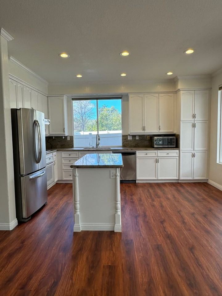 3155 Foxtail Ct - Photo 2 of 15