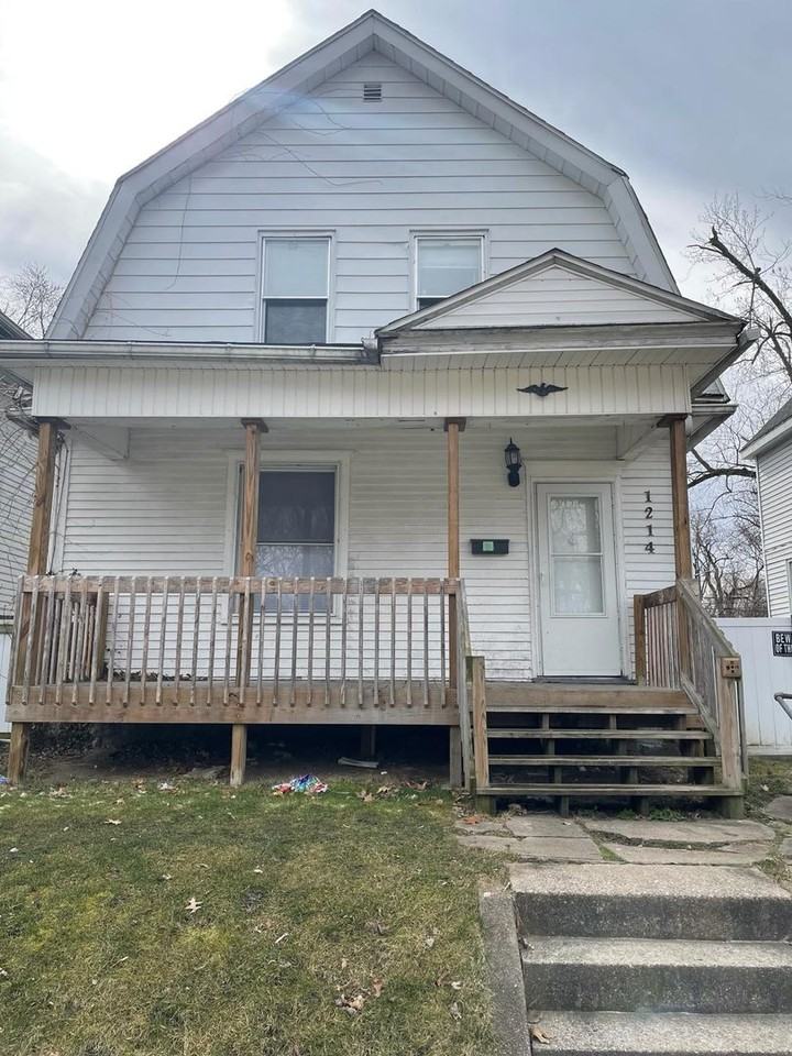 1214 E Madison St, South Bend, IN 46617 3 Bedroom House for 1,300