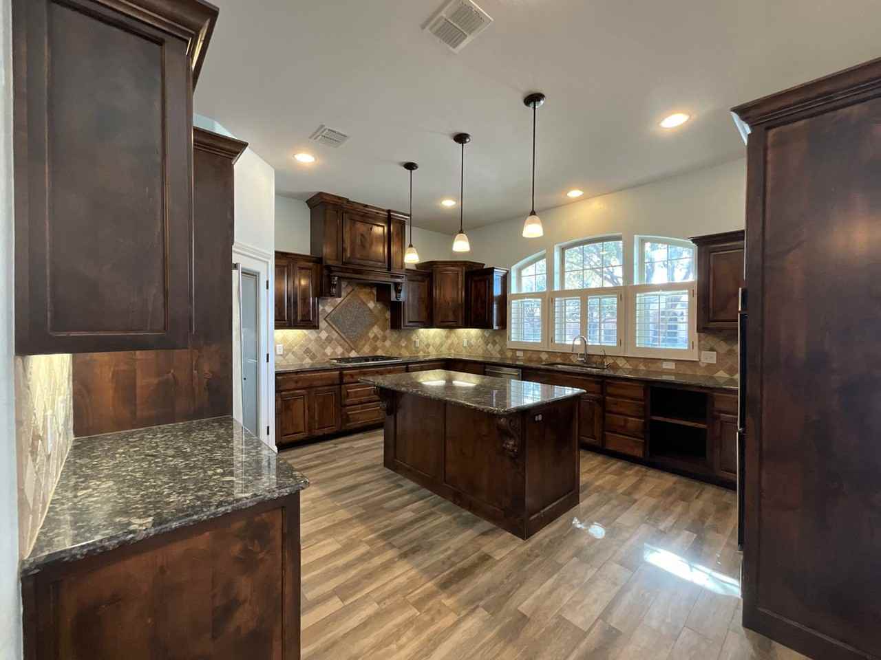 1106 Castle Rock Ct - Photo 3 of 35