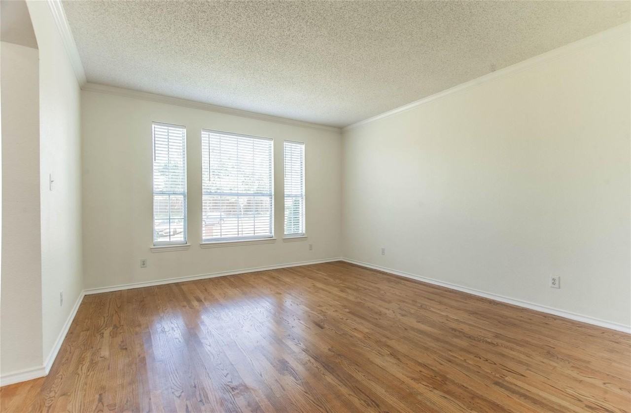 4136 Los Altos Drive - Photo 3 of 31