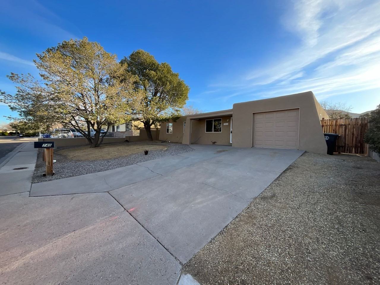 740 La Charles Dr Ne - Photo 2 of 28