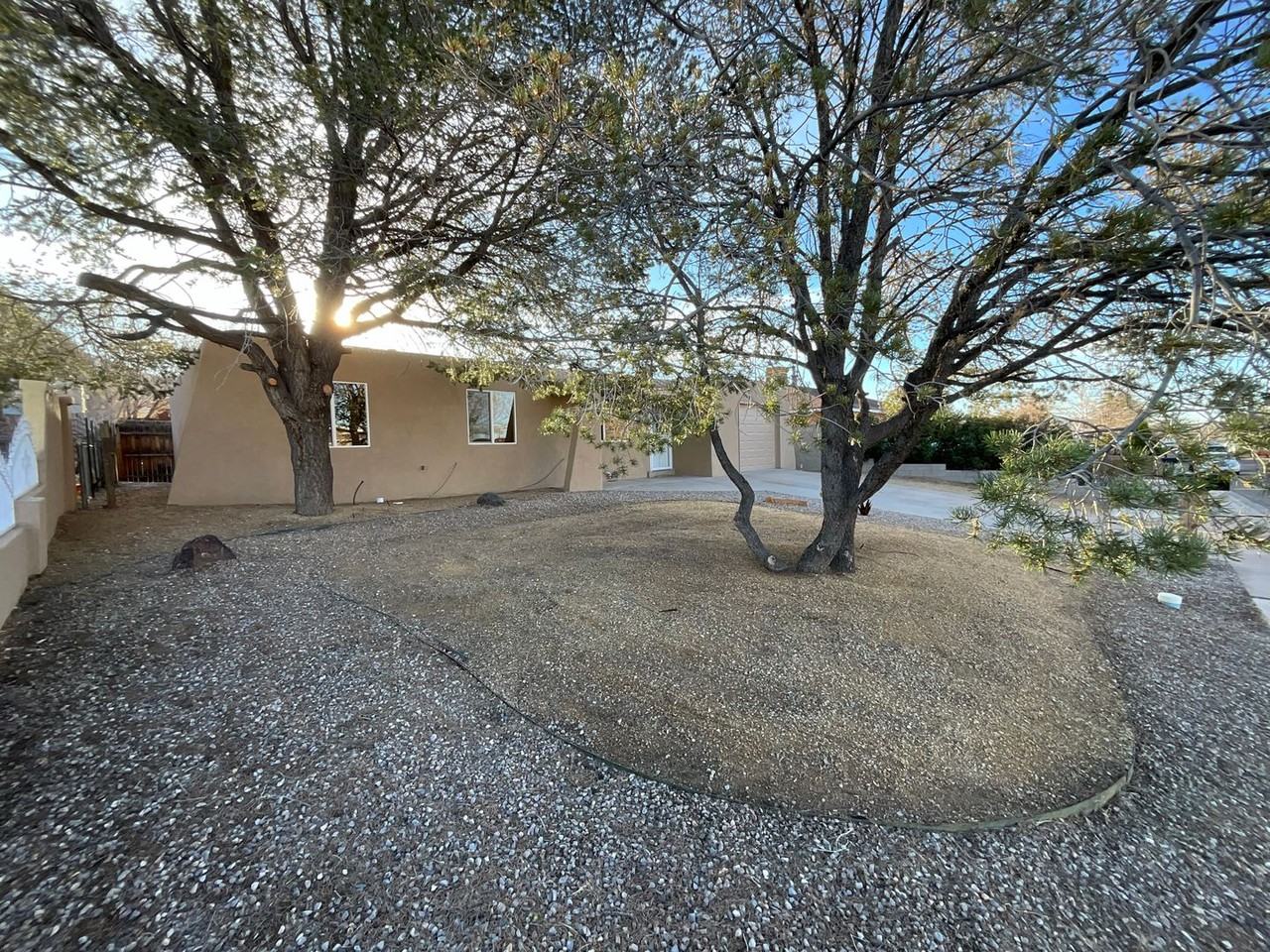 740 La Charles Dr Ne - Photo 3 of 28