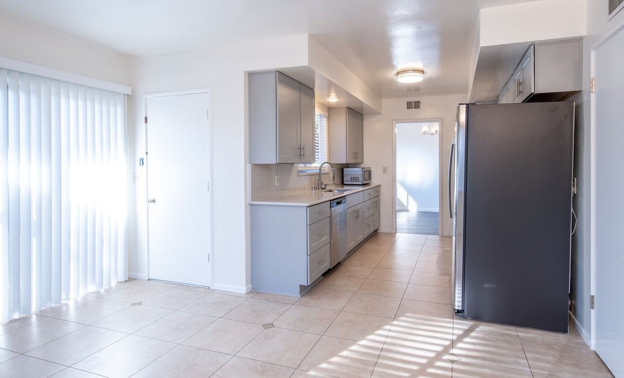 265 Parkman St - Photo 2 of 45