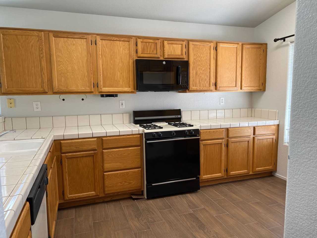 7318 Cupio St - Photo 3 of 15