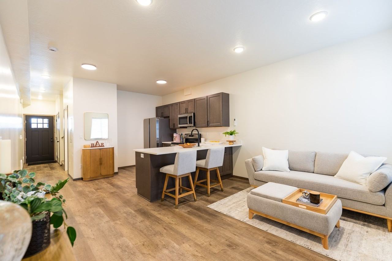 9641 N Buttercup Ln - Photo 3 of 31