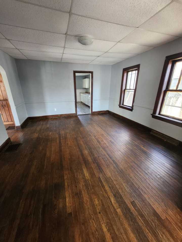 442 E 8th St - Photo 3 of 15