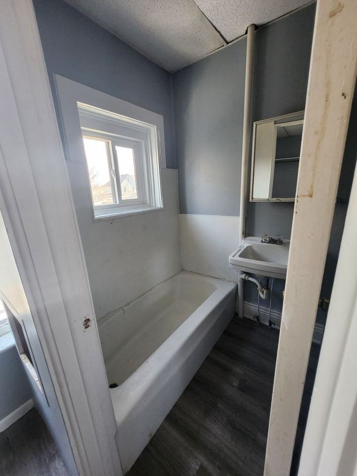 713 East 13th Street - Photo 2 of 7