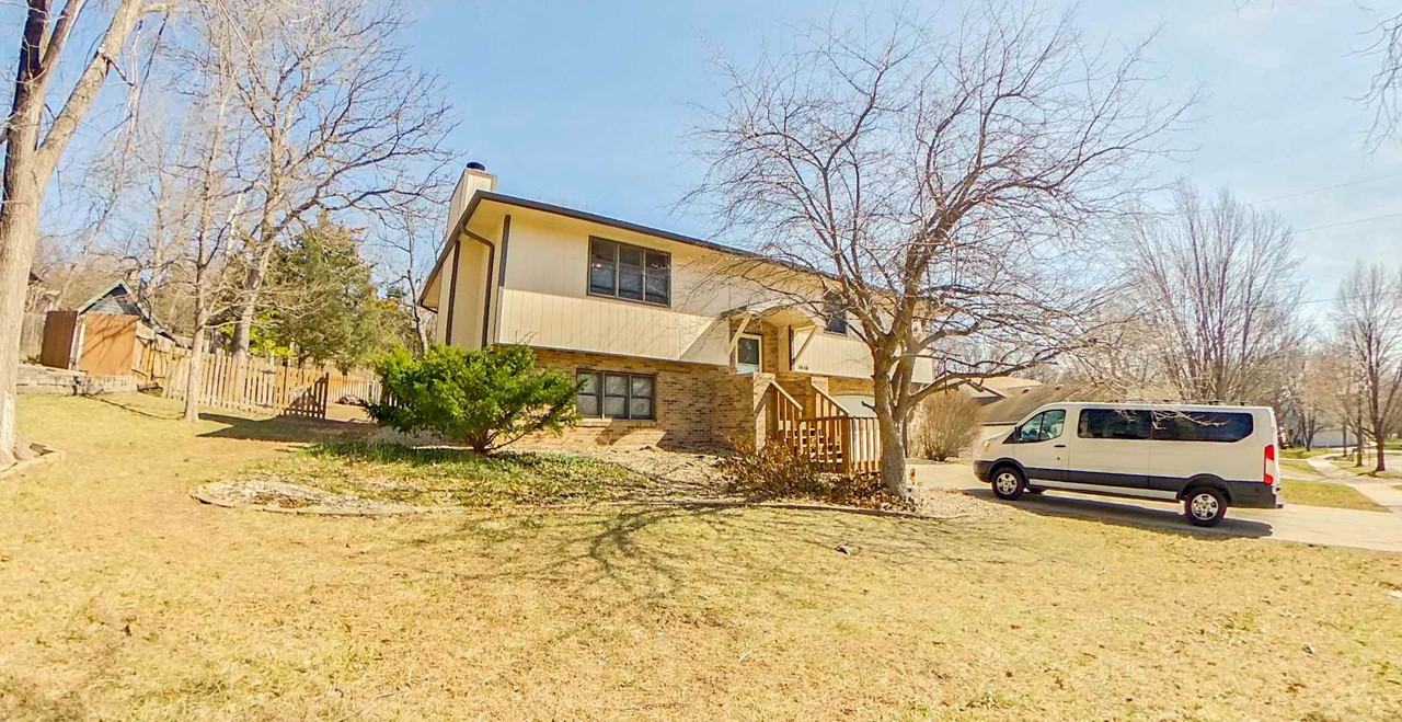 1616 Plymouth Rd - Photo 2 of 15