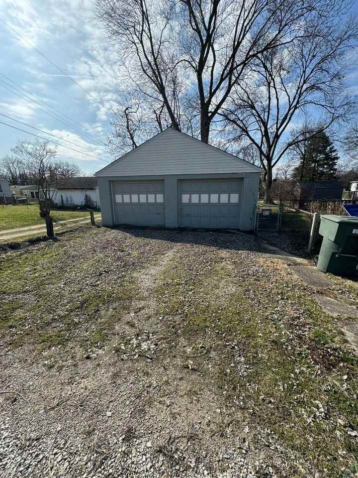 868 Midland Ave - Photo 3 of 15