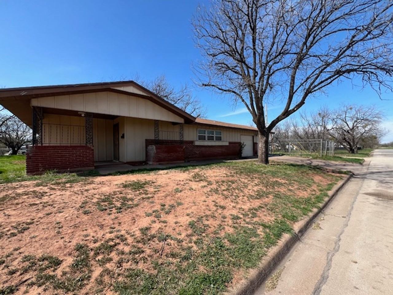 3100 Sherry Ln - Photo 2 of 2