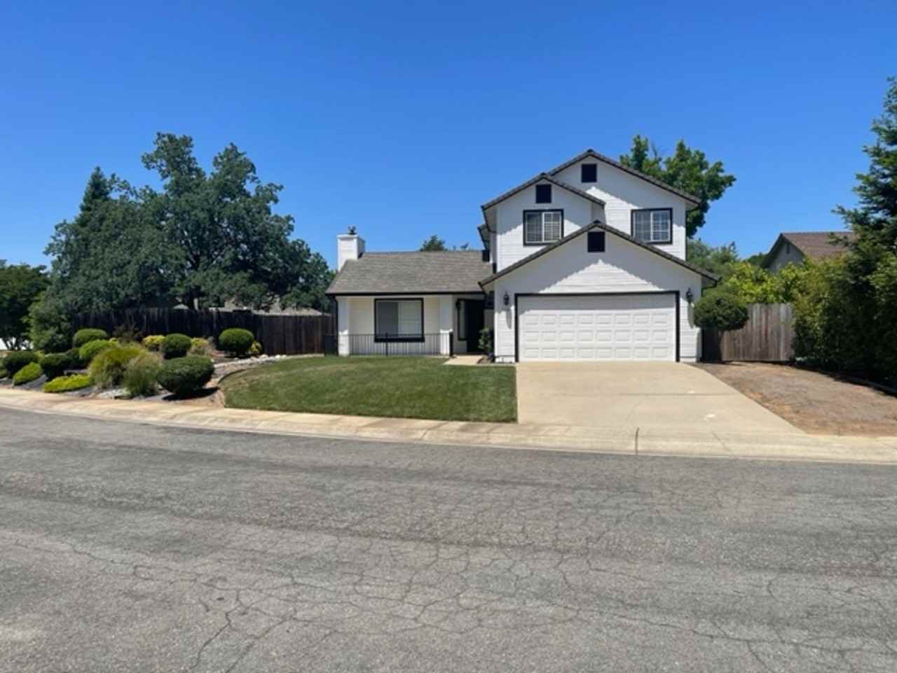 736 Fuller Ct - Photo 2 of 21