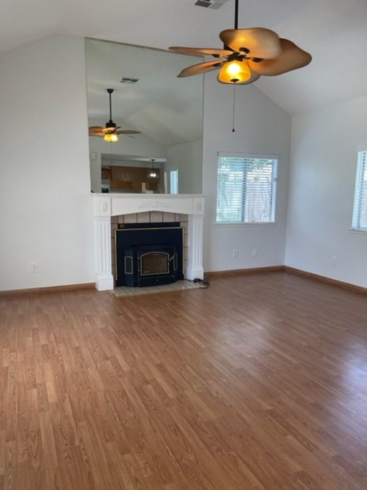 736 Fuller Ct - Photo 3 of 21