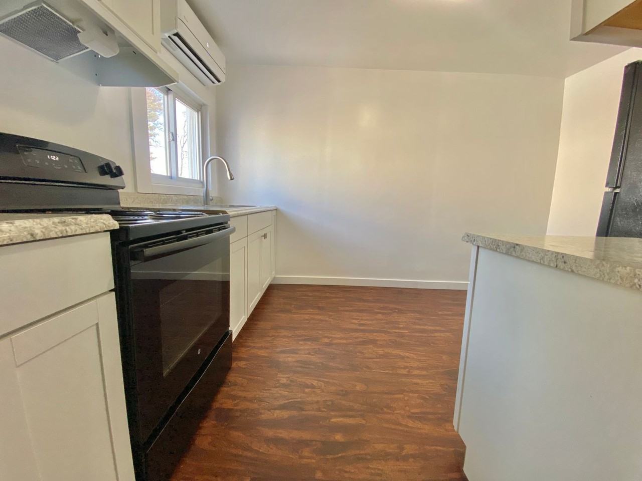432 Albany Ave - Photo 2 of 8