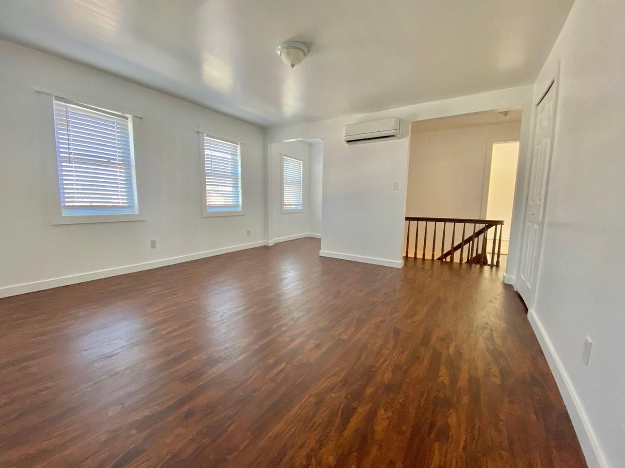 432 Albany Ave - Photo 4 of 8