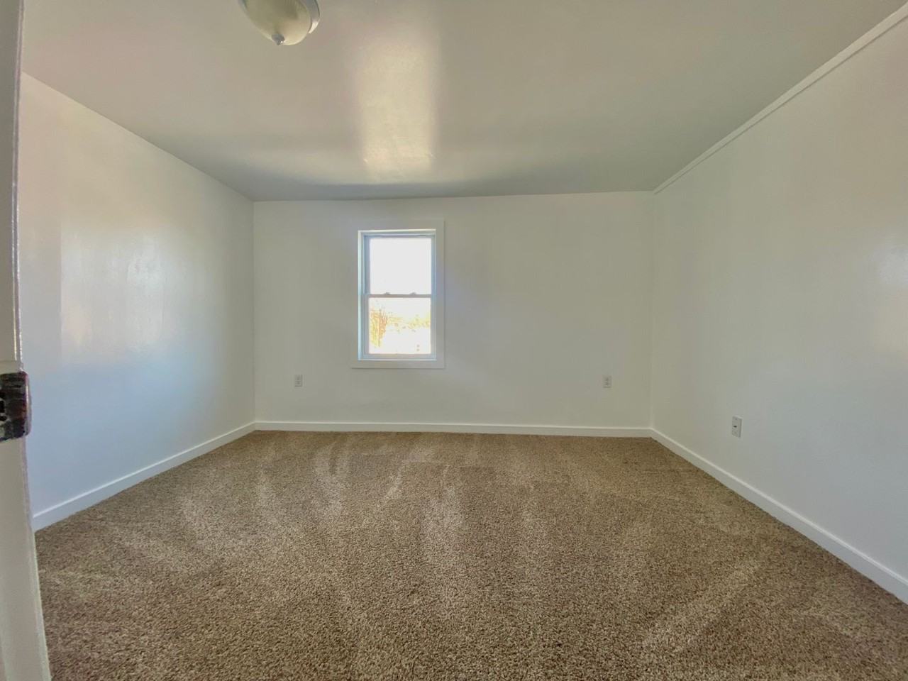 432 Albany Ave - Photo 5 of 8