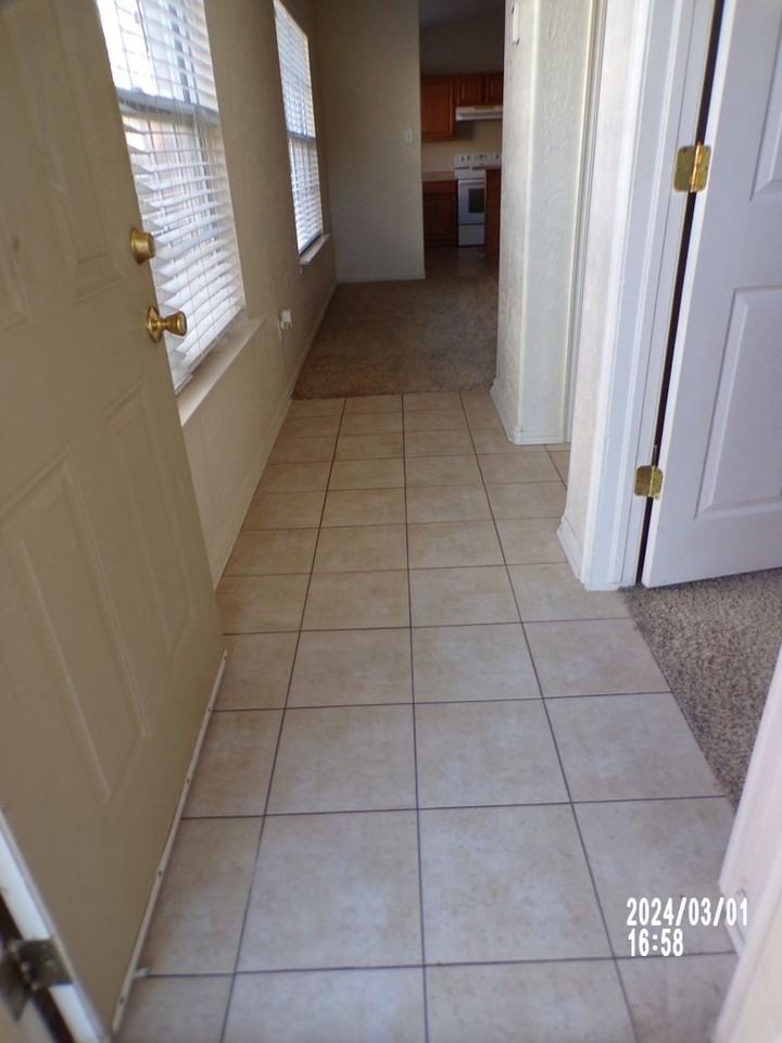 514 Nw Ferris Ave #A - Photo 5 of 17