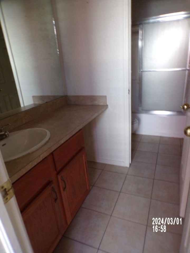 514 Nw Ferris Ave #A - Photo 6 of 17