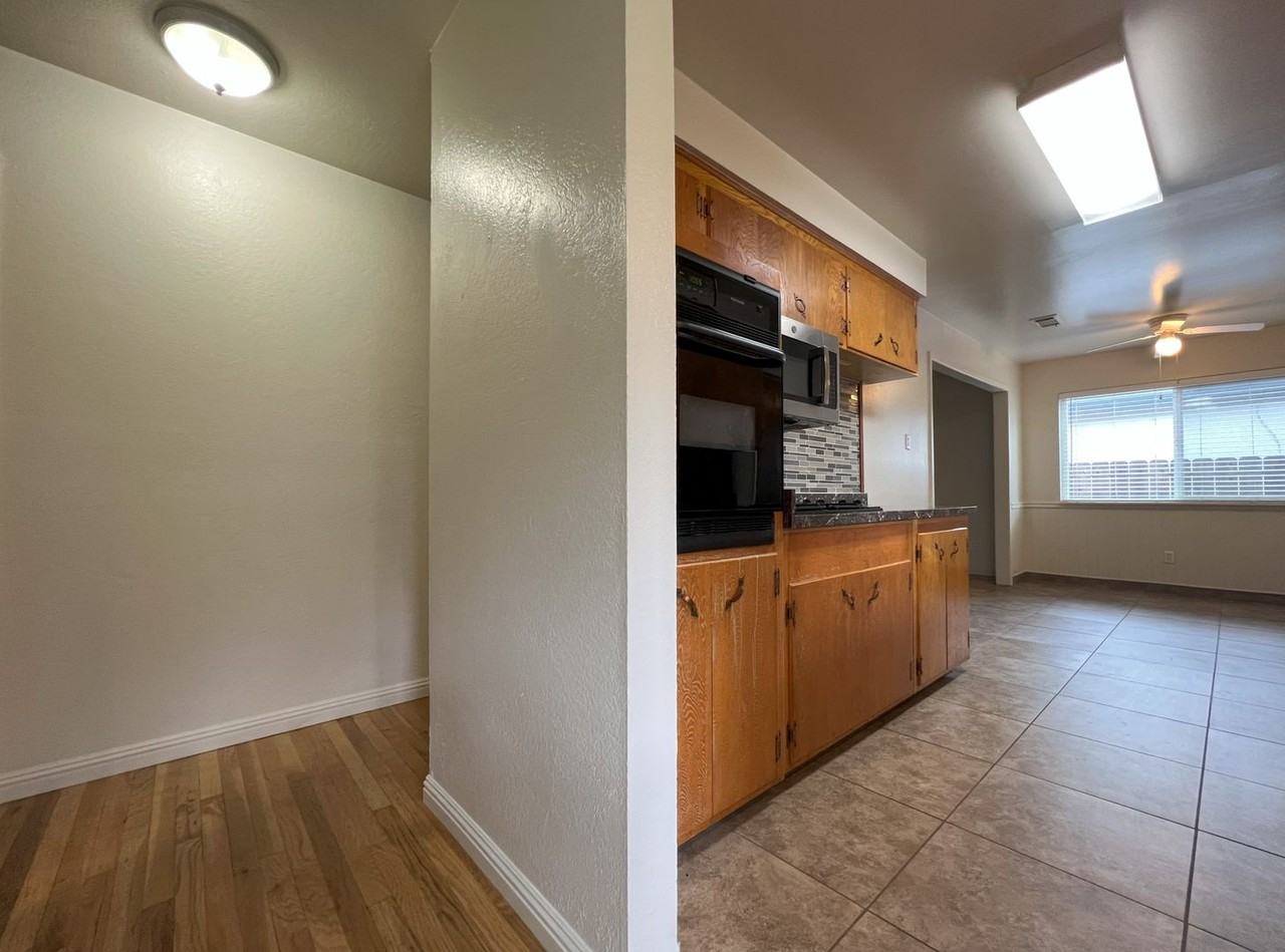 823 S California St - Photo 2 of 26