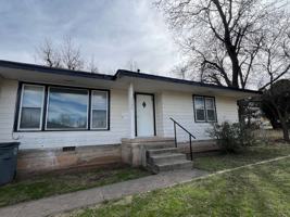 featured image of 1120 Nw Carroll Dr