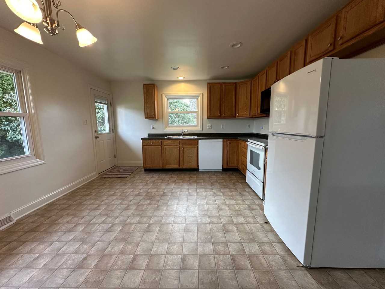 1300 Commonwealth Blvd - Photo 2 of 11