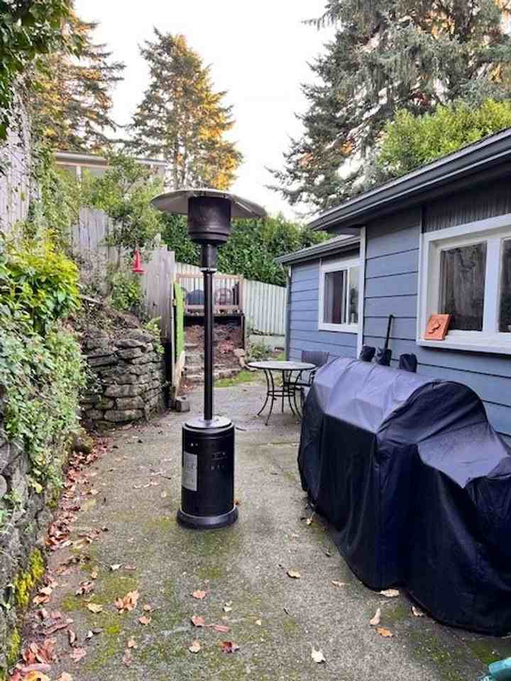 1545 Underwood Ave - Photo 3 of 31