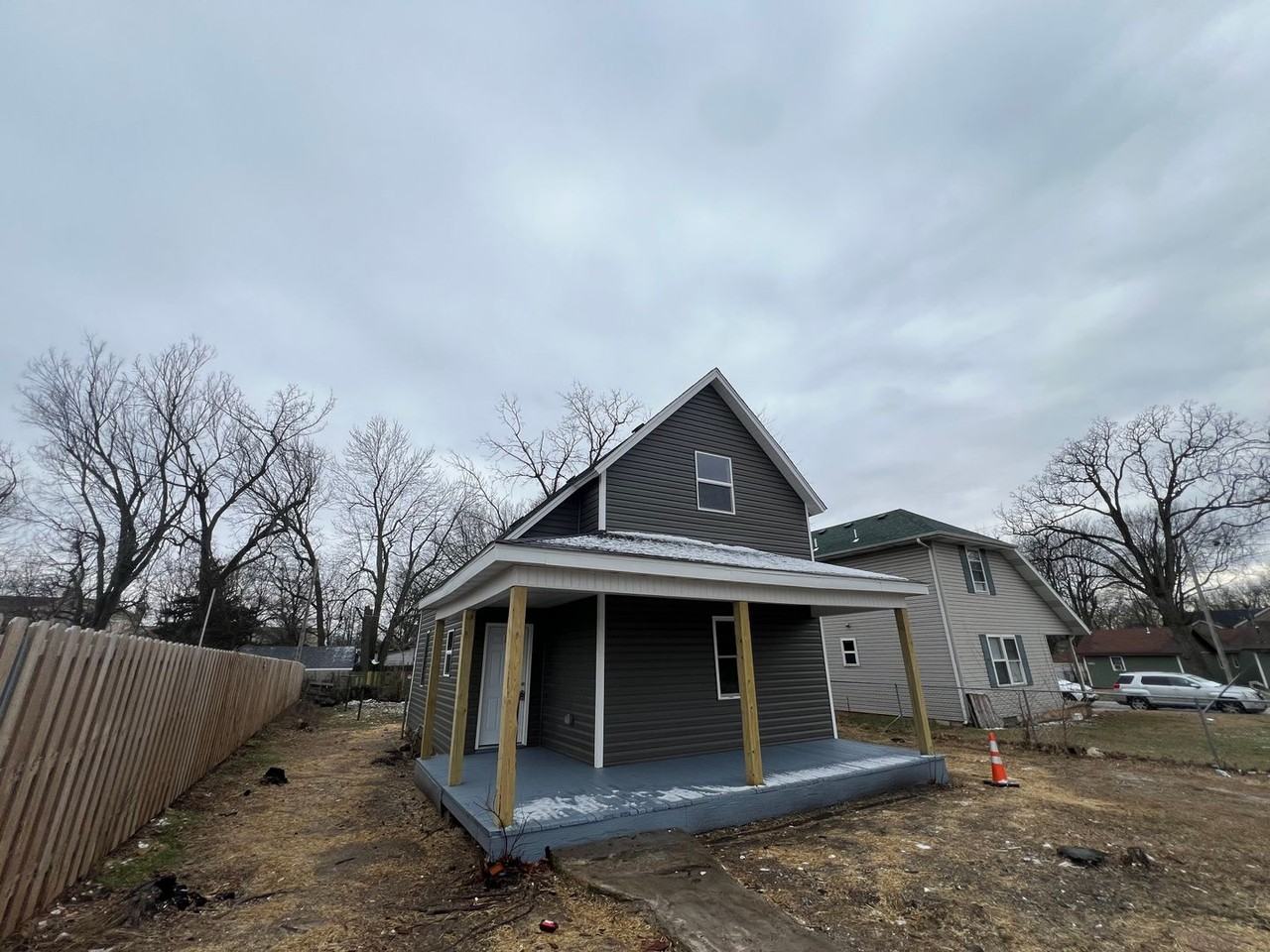 428 W Locust St - Photo 2 of 25