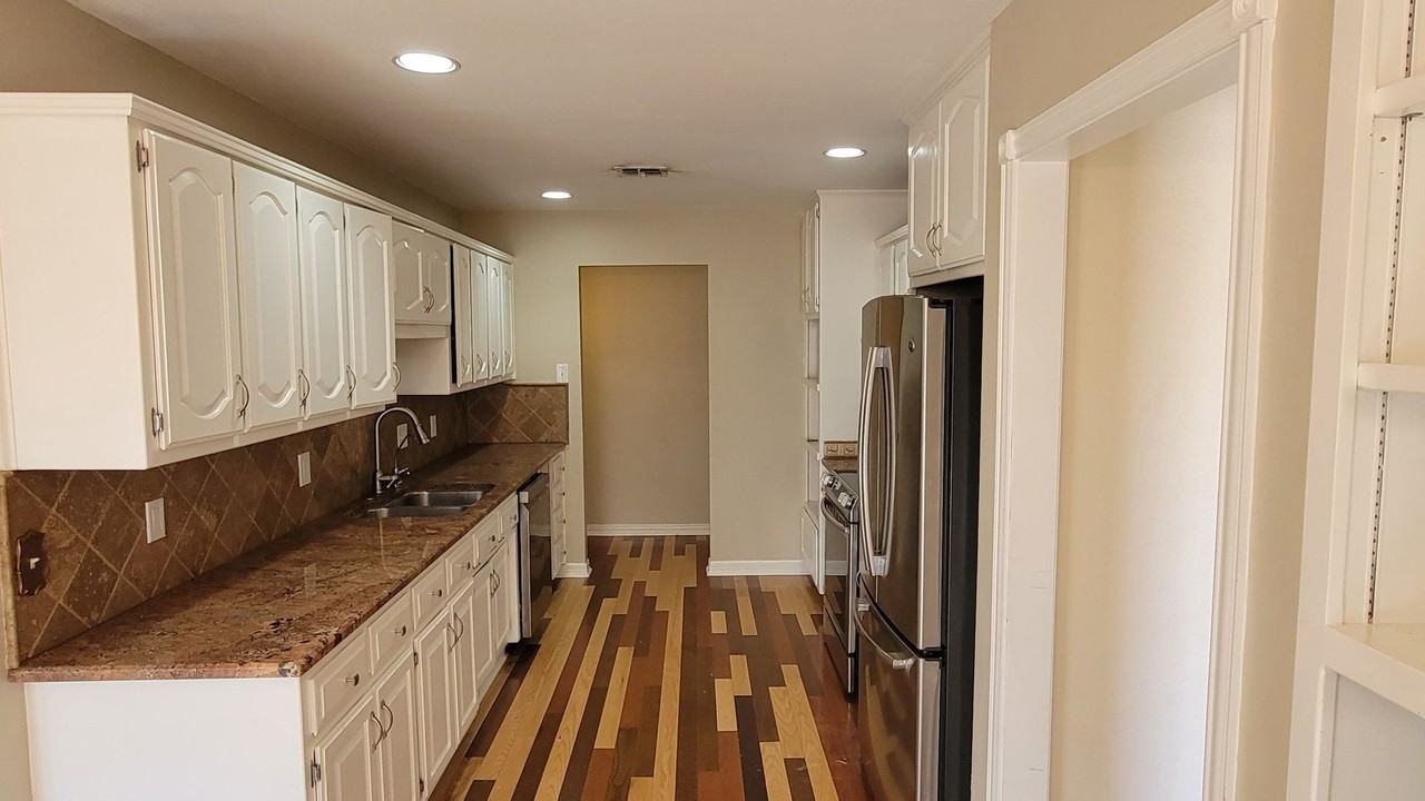 417 W Park Ave - Photo 6 of 12