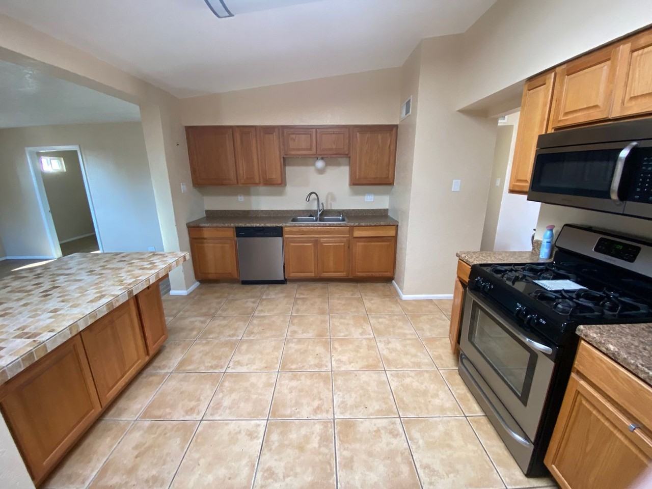 825 Marcella St Ne - Photo 7 of 43