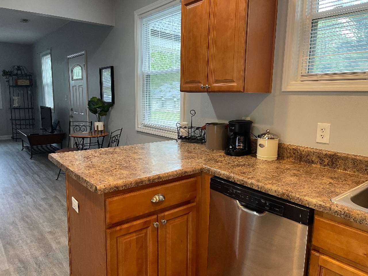 2729 King St Ne - Photo 3 of 16