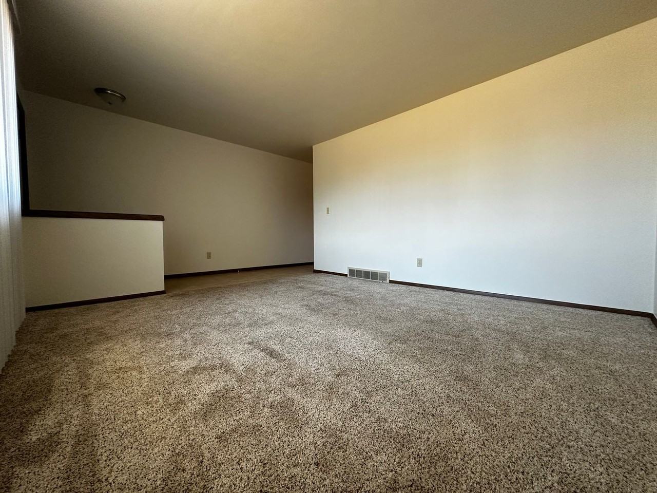 1129 Melissa St - Photo 2 of 33