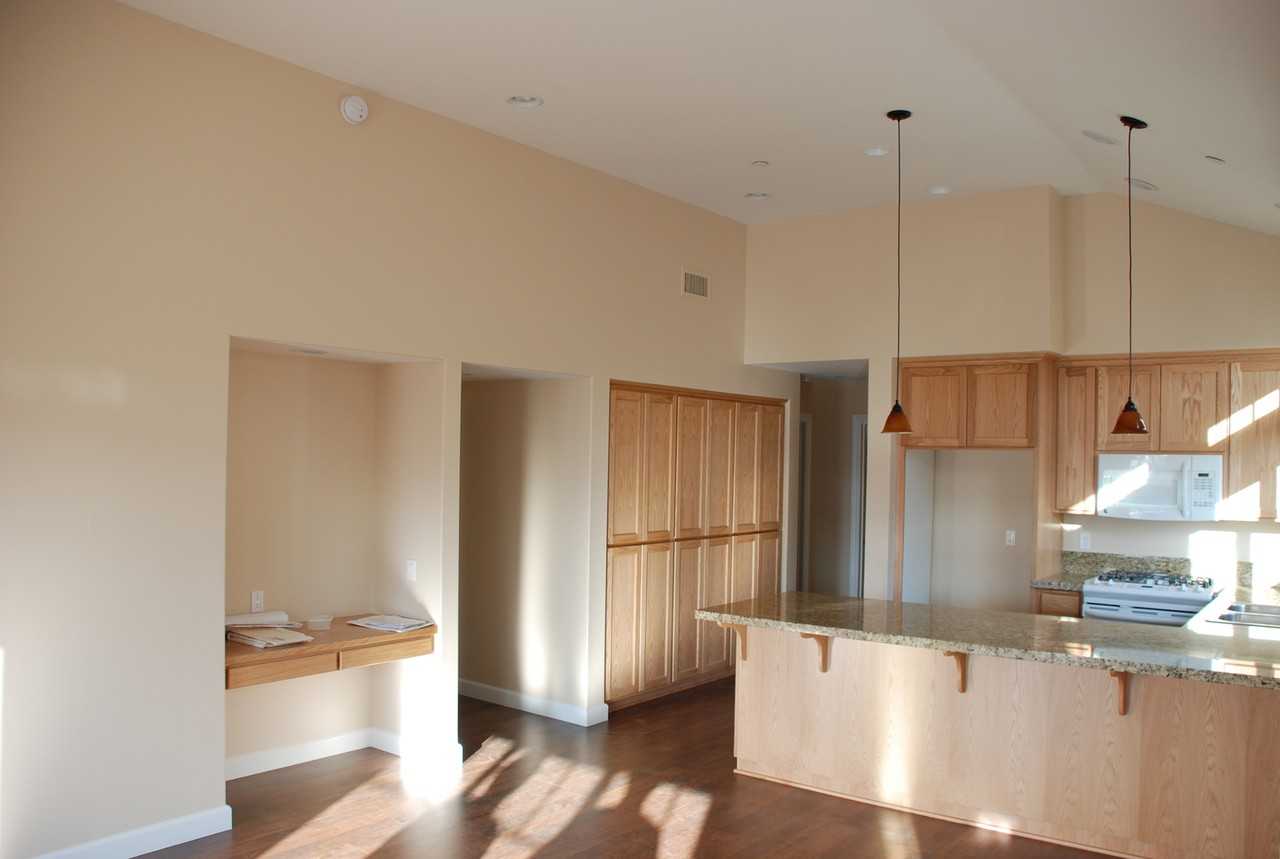 2560 Greenwood Ave - Photo 3 of 9
