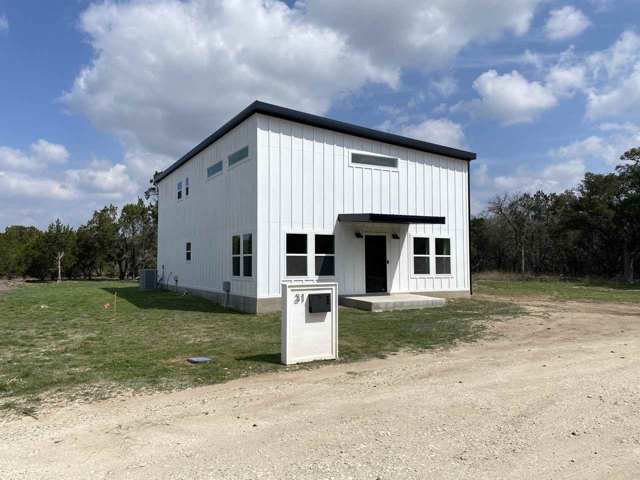 31 Heathrow Ln - Photo 3 of 45