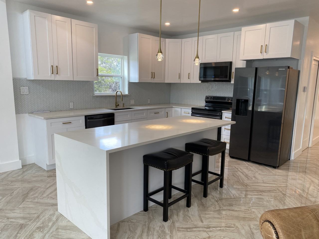 31 Heathrow Ln - Photo 2 of 45