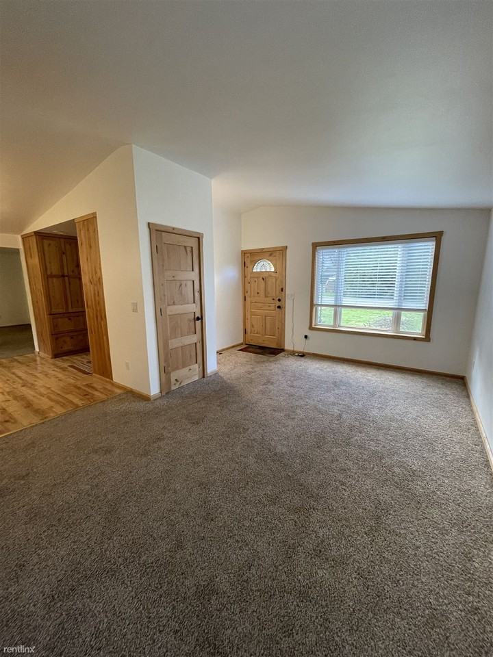 1481 Pilchuck Dr - Photo 2 of 19