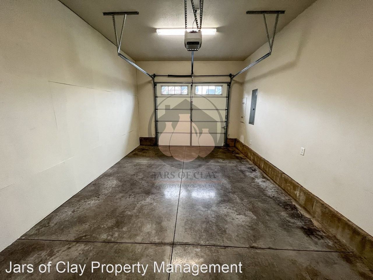 1009 Brody Ct - Photo 3 of 12