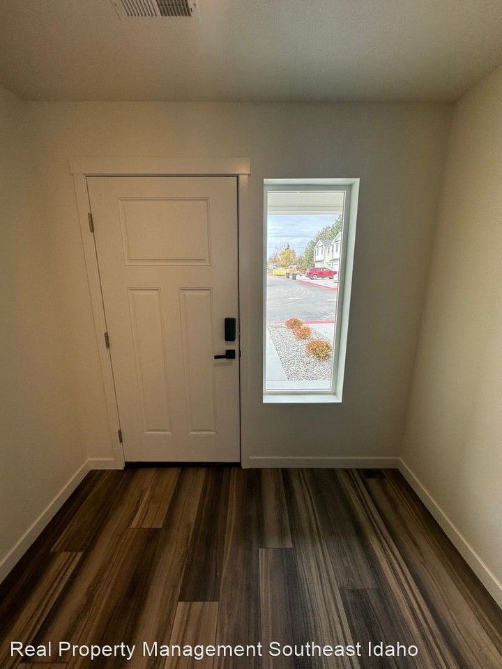 868 Golden Bear Ln - Photo 2 of 22